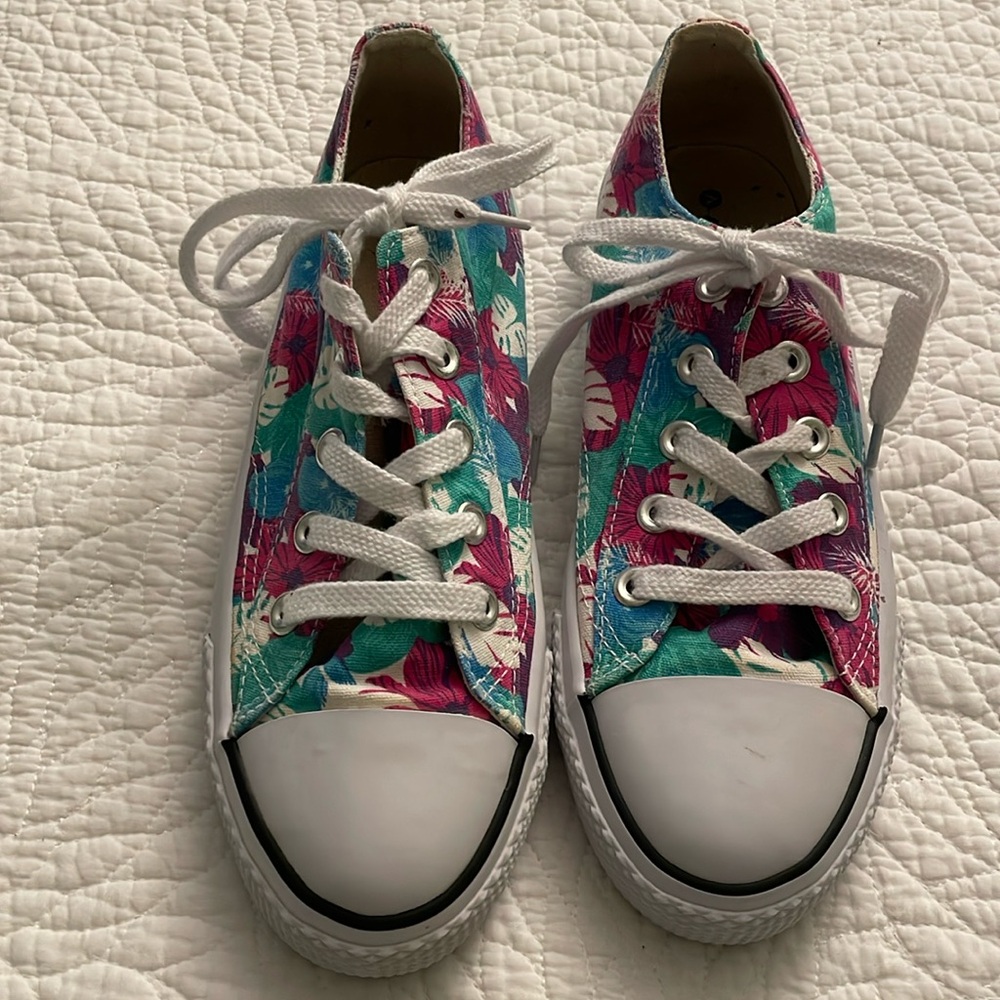 Airwalk Woman’s Floral Shoes